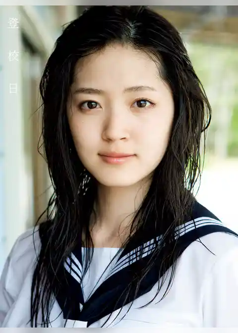 鈴木愛理写真集『登校日』