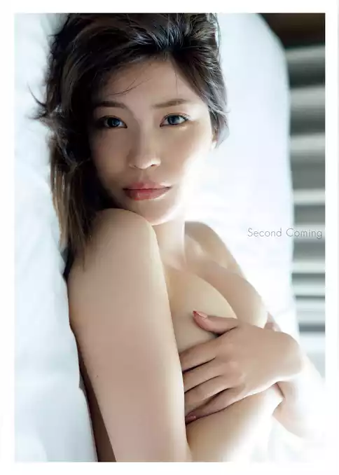 岸明日香写真集『Second Coming』