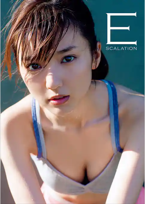 真野恵里菜 写真集 『 Escalation 』