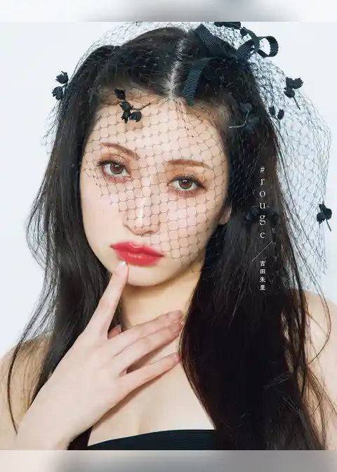 吉田朱里ファースト写真集　#rouge