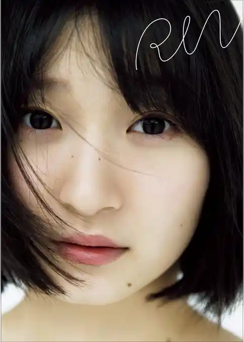 宮本佳林 写真集 『 RIN 』