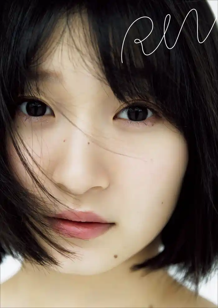 宮本佳林 写真集 『 RIN 』