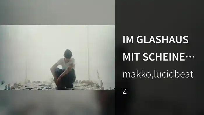IM GLASHAUS MIT SCHEINEN WERFEN