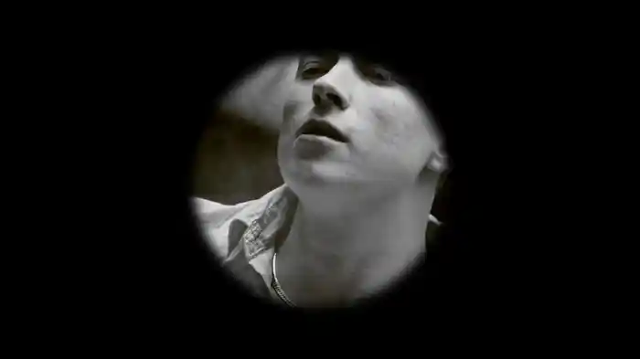 RŮŽE UVADÁ (Lyric Video)