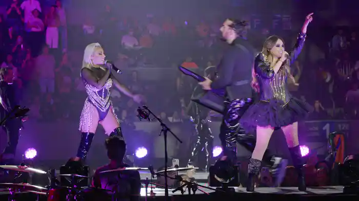 Qué Bello (En Vivo)