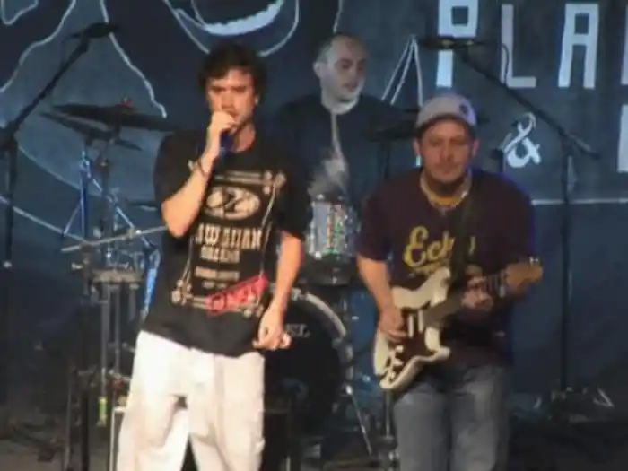 Pra Poucos (Ao Vivo Em São Paulo / 2005)