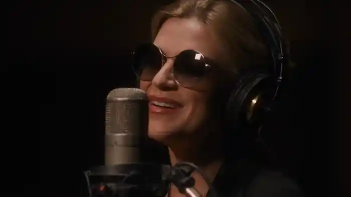 C’est Magnifique (Live Performance)