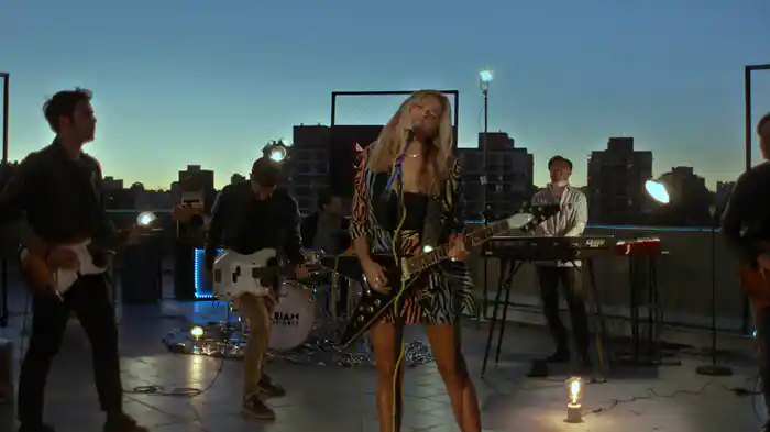 Dos Extraños En La Ciudad