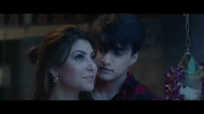 Woh Chaand Kahan Se Laogi