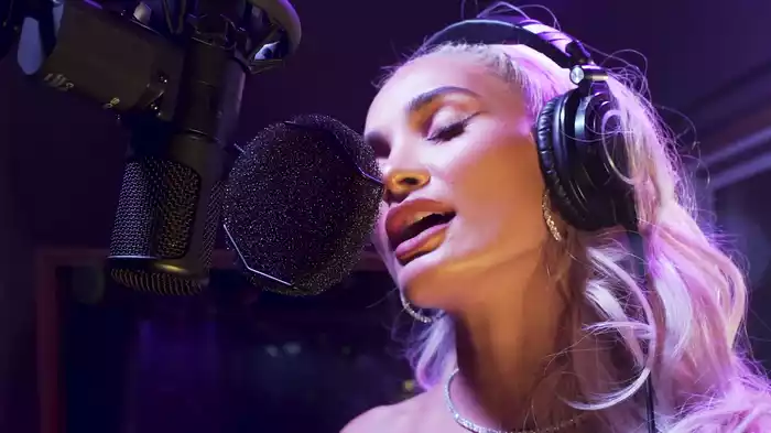 Pia Mia meets twocolors - a Lovefool collab