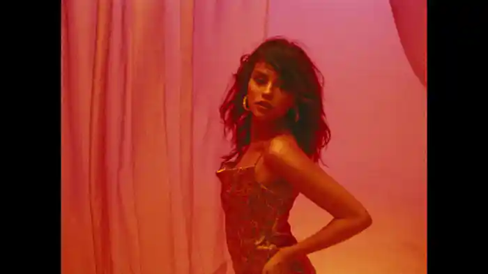 Baila Conmigo (Performance Video)