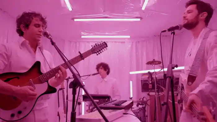 Sigaretta in mano a Dio