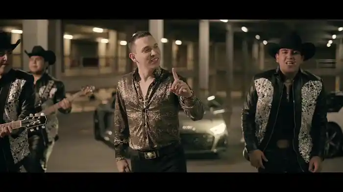 Aquí Seguimos Firmes (La Chapiza)