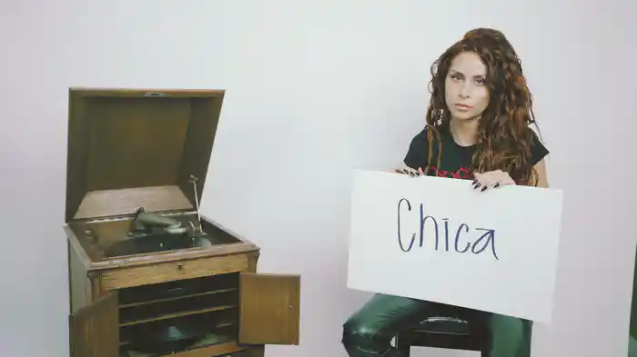 La Chica De Hoy (This Year's Girl)