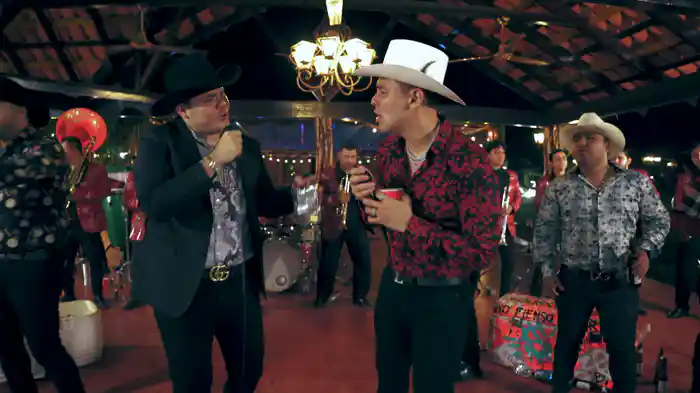 Y Por Esa Calle Vive (En Vivo)