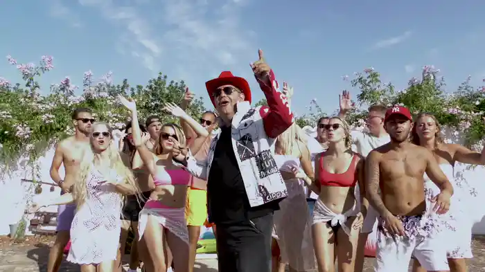 Kann man so nicht sagen, müsst ich nackt sehn