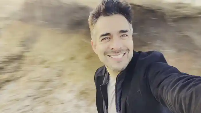 Las Locuras Mías (Lyric Video)