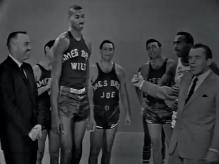 Wilt Chamberlain vs. Harlem Globetrotters: Trick Shots (Live On The Ed Sullivan Show, October 18, 1959)