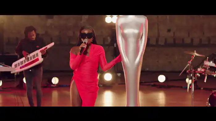 HOT HOT (BRITs 2022 Rising Star Session)