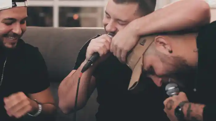 Ela Me Bateu (Lyric Video)