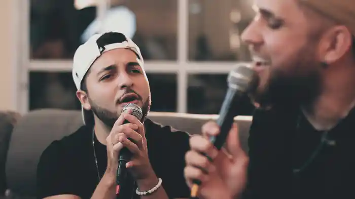 Sofre Com Dignidade (Lyric Video)