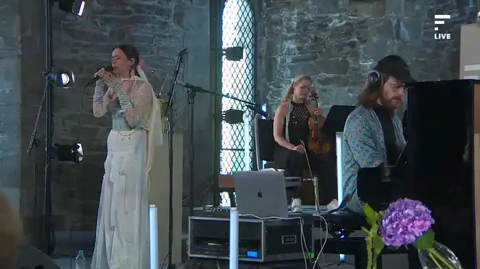 dear past i've seen the apocalypse and i wanna go home (Live at Festspillene, Bergen 2021)