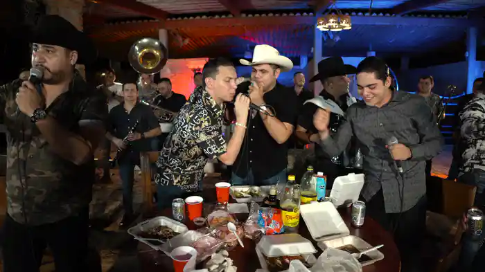 Tristes Recuerdos (En Vivo)