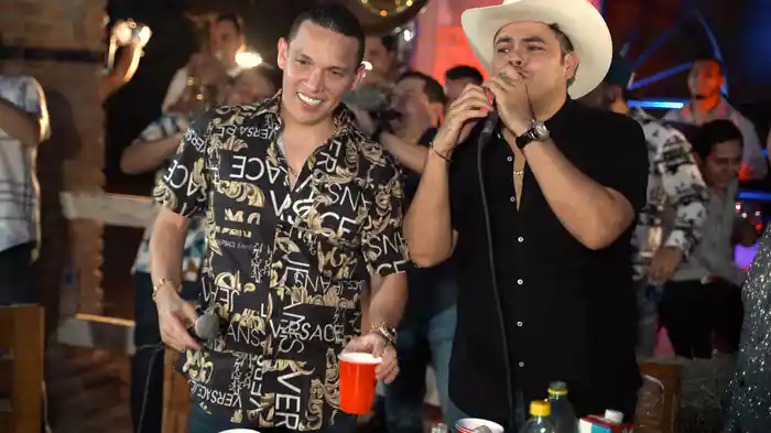 En La Sierra Y En la Ciudad "La China" (En Vivo)