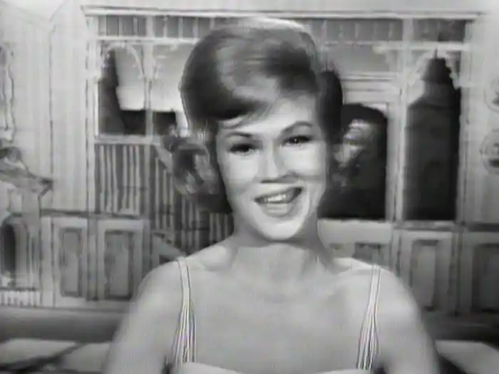 Somebody Bad Stole De Wedding Bell (Who's Got De Ding Dong?)/When The Saints Go Marchin' In (Medley/Live On The Ed Sullivan Show, March 31, 1963)