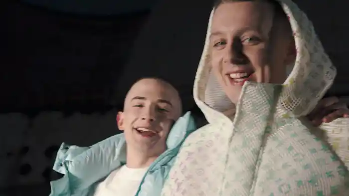 War (Deleted Scenes)