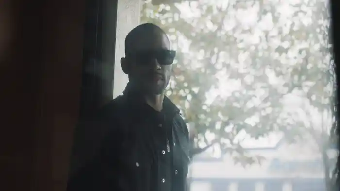 I’m Standing Here (Visualizer)