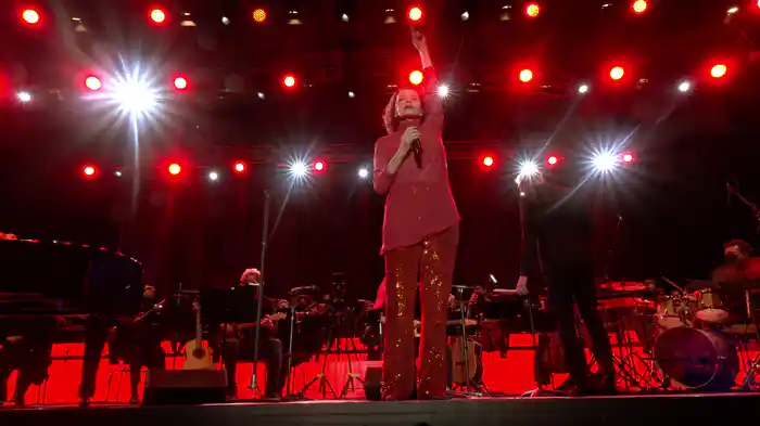 Besaré El Suelo (En Directo. Solo Esta Noche 21/7/2021)