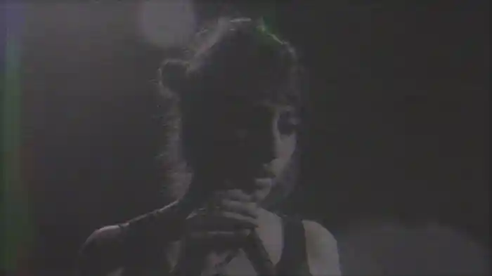 Udhero Na (Visualizer)