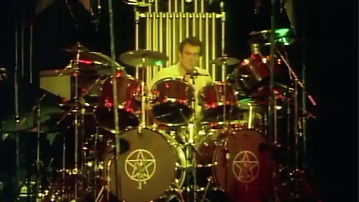 By-Tor And The Snow Dogs/In The End/In The Mood (Medley/Live From The Montreal Forum / 1981)