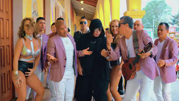 Cachete, Pechito Y Ombligo