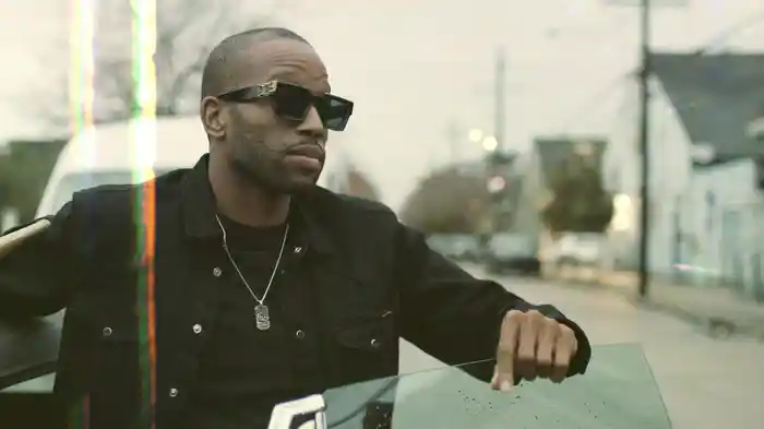 Might Not Make It Home (Visualizer)