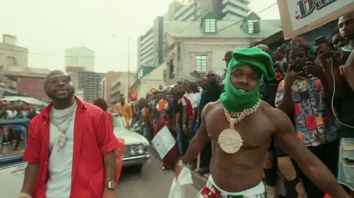 SHOWING OFF HER BODY