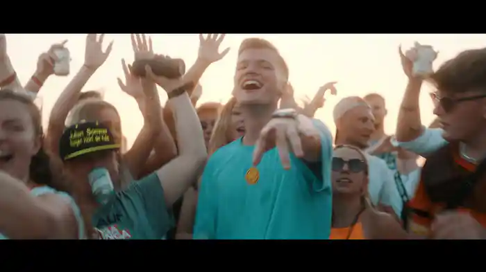 Morgen kickt der Kater