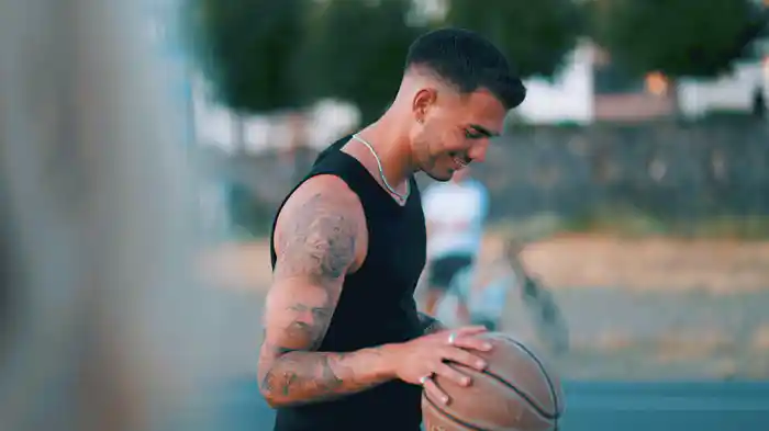 Narben unter den Tattoos