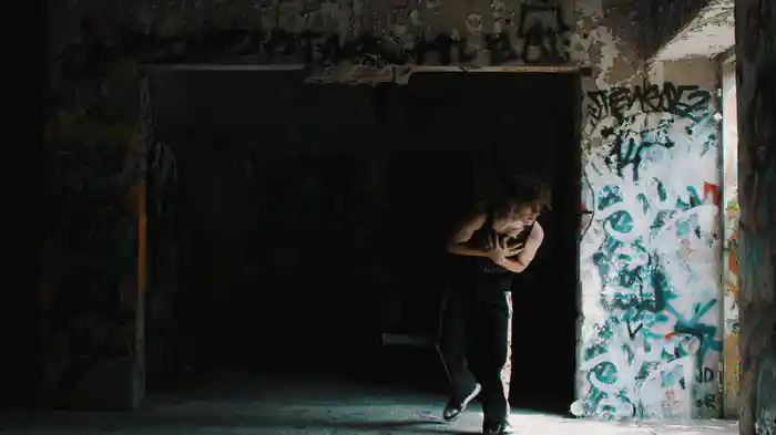 leave the light on (Audio/Visualizer 2)