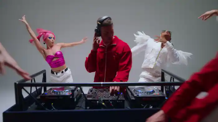 Hold Me Closer (Joel Corry Remix)