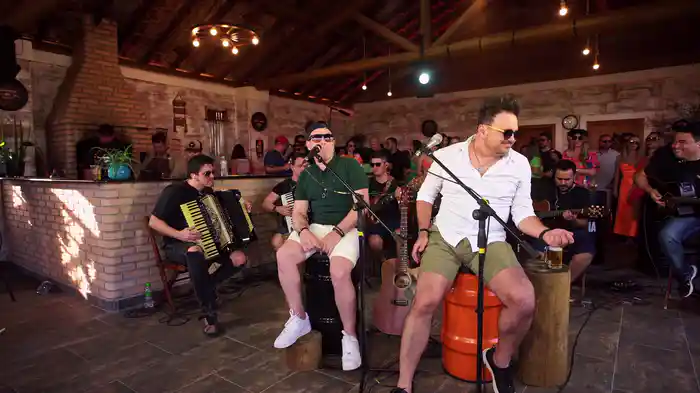 Robin Hood Da Paixão / Rabo De Saia / Me Bate, Me Xinga