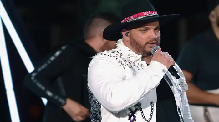 Beijo, Fumaça E Mentira (Ao Vivo Em São Paulo / 2022)