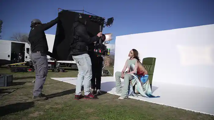 Hola, Qué Tal (Making Of)