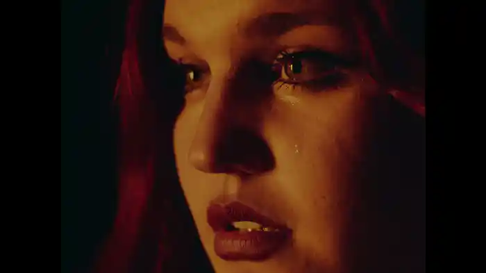 Punto De Fuga (Lyric Video)