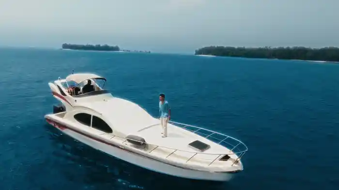 berlabuh (Lyric Video)