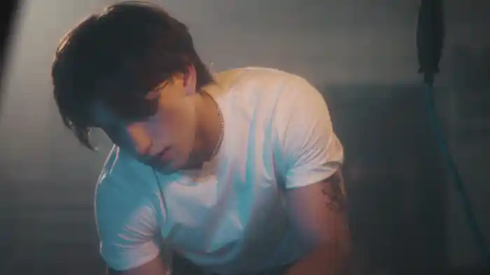 Boyfriend (Visualizer)