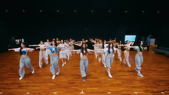 Super Shy (Dance Practice)