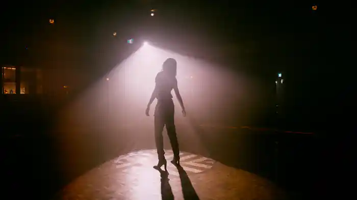 SHHH！ (Lyric Video)