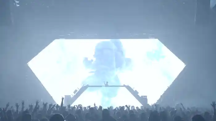 Dear Boy (Live in Uncasville, True Tour 2014)